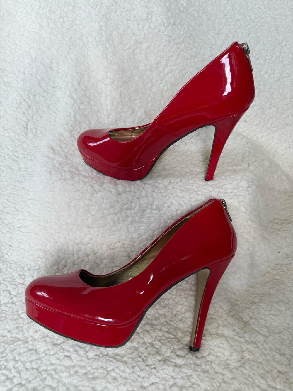 SEXY RED PATENT STiLETTOS WiTH ZiPPER